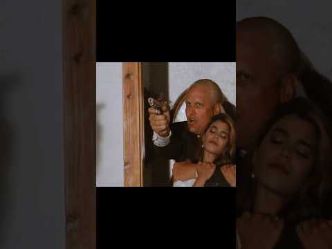 Drop yer gun sherif - Exiled in America Scene