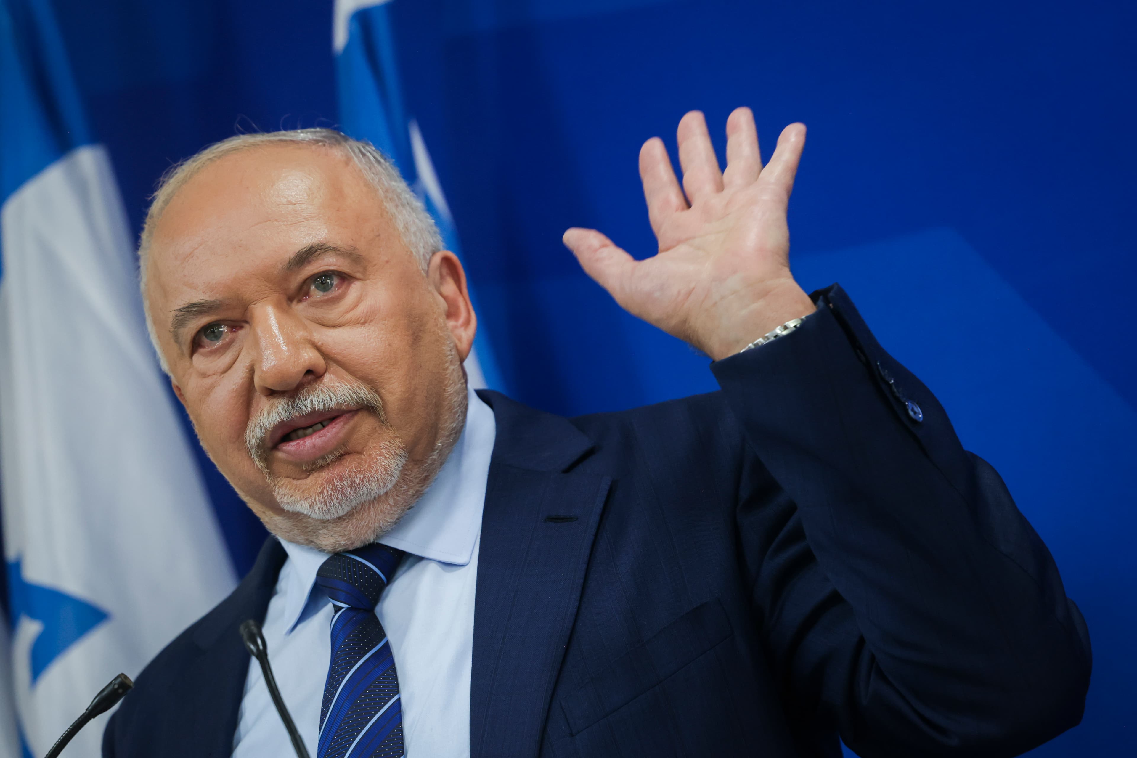 Lieberman enfrenta campanha de difamação contra sua família
