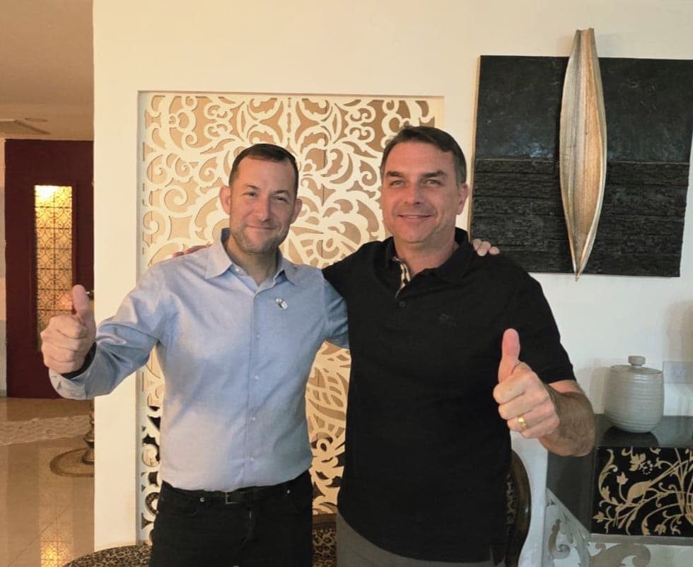 Bolsonaro Teams Up With Yossi Dagan in Campaign Clip