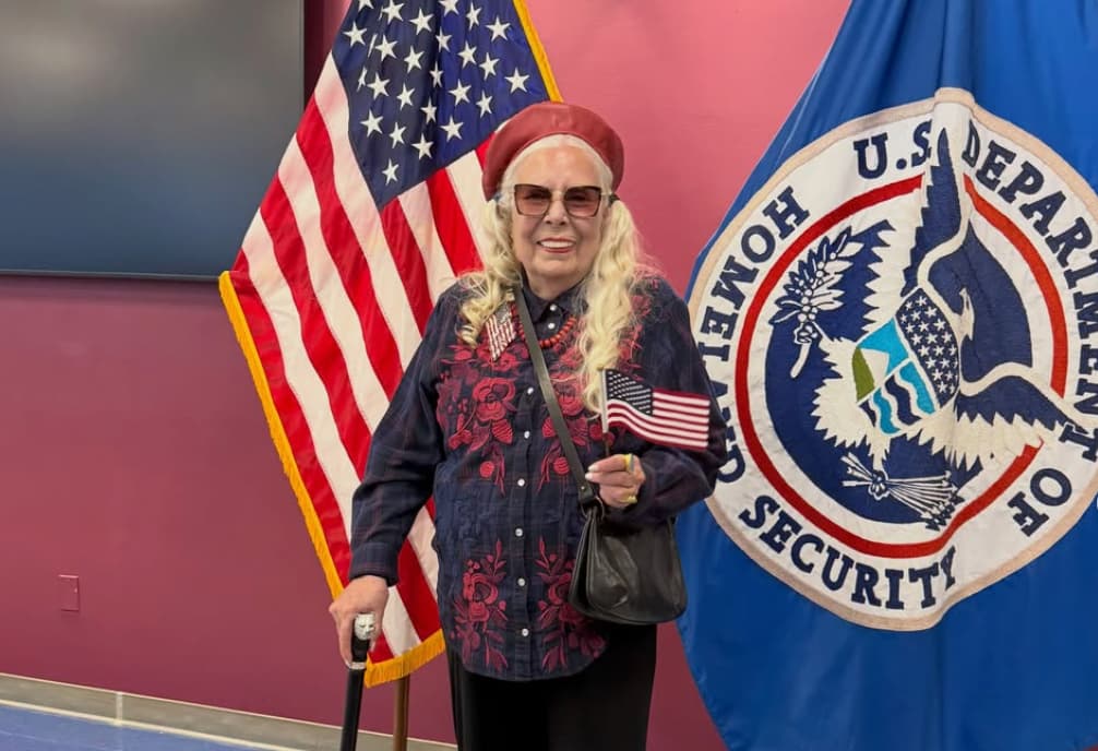 Joni Mitchell Sworn In as U.S. Citizen After 62 Years in America