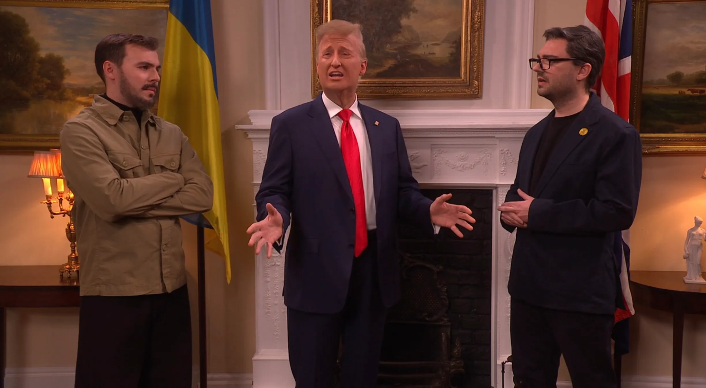 ג'יימס אוסטין ג'ונسون הפתיע בגרסה הבריטית של SNL כטראמפ