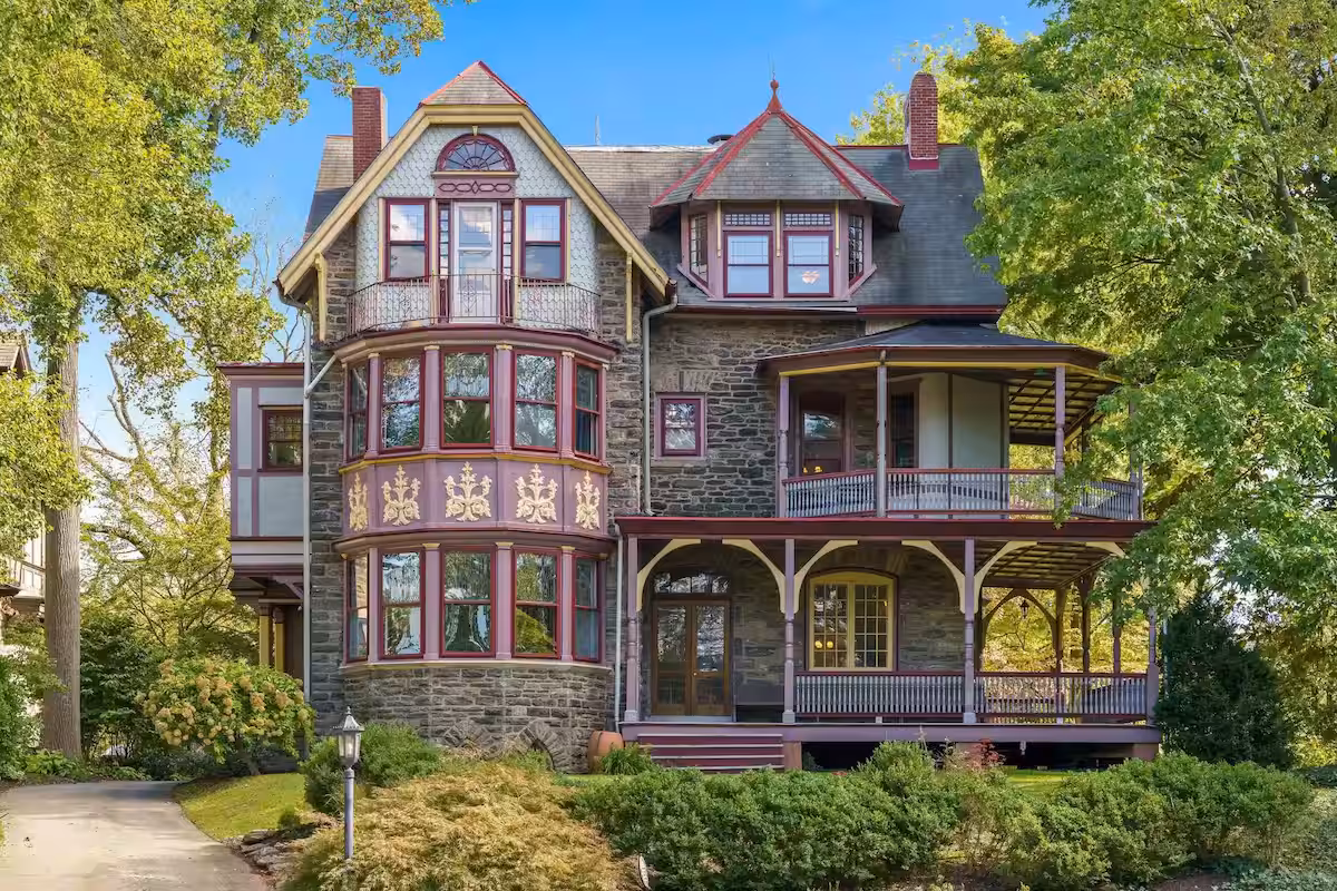 Gen Z Drives Surge in Airbnb Spooky Halloween Stays